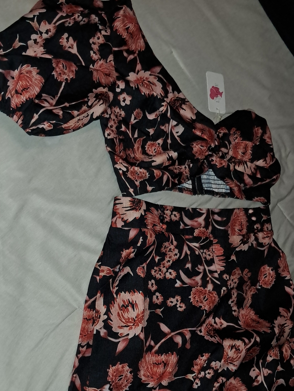 Two Piece Set One Sleeve, Floral Puff-Sleeve Crop Top in Black and Rose Wide Leg